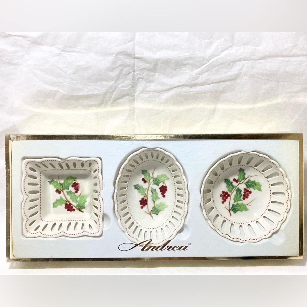 Andrea by Sadek Decorative Dish Set with Red and Green Holly Motif Set of 3